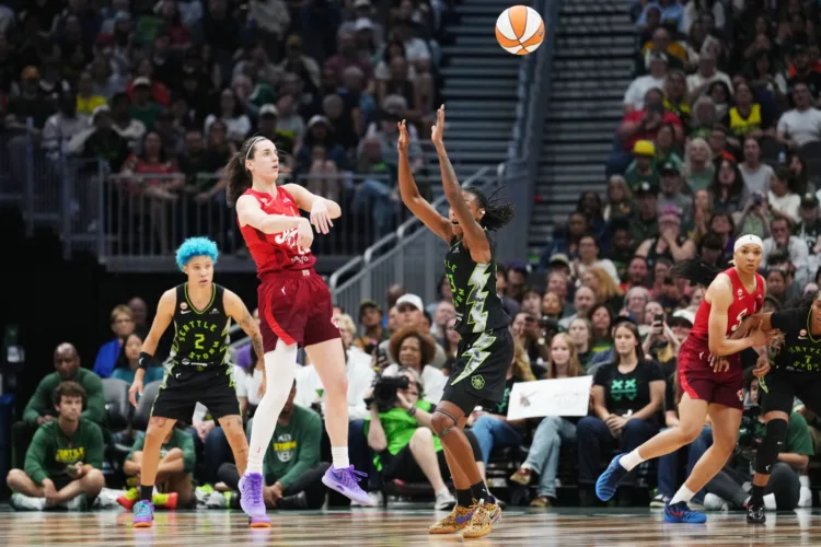 Indiana extends win streak